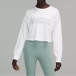 Lululemon Muscle Love Long Sleeve Shirt 
Motif